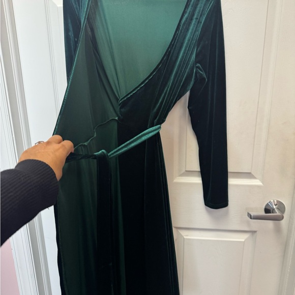 green velvet calvin klein dress Shoshanna Women's Luna Velvet Midi-Dress - Emerald